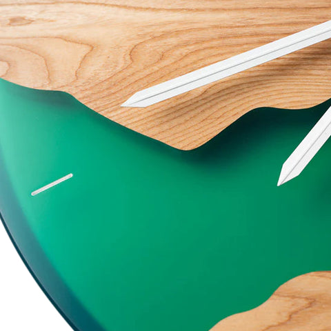 Orologio da parete Costa, legno di frassino, resina verde