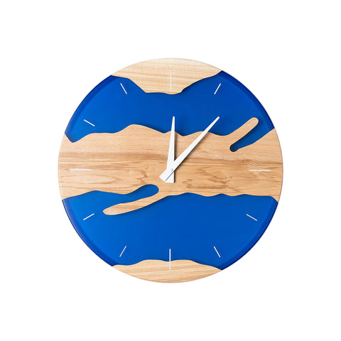 Orologio da parete Costa, legno di frassino, resina blu trasparente